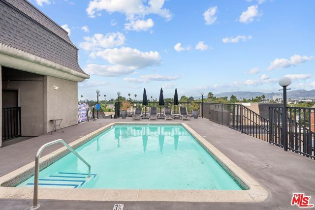 585 N Rossmore Avenue 501, Los Angeles, CA 90004