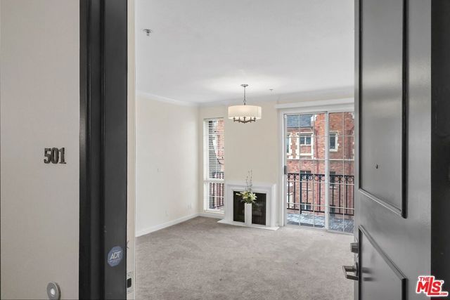 585 N Rossmore Avenue 501, Los Angeles, CA 90004