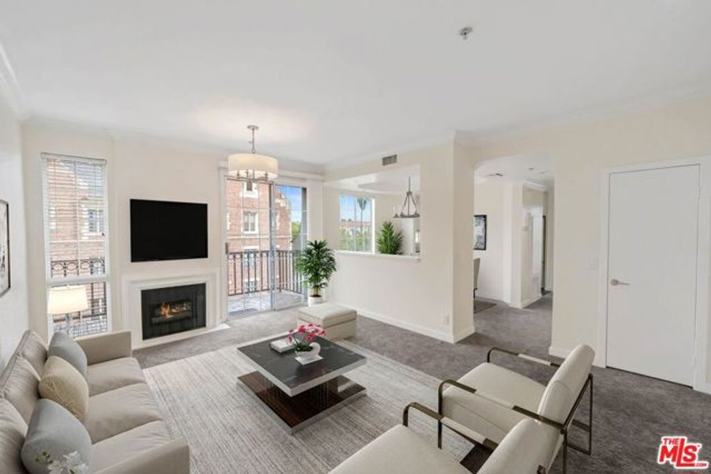 585 N Rossmore Avenue 501, Los Angeles, CA 90004