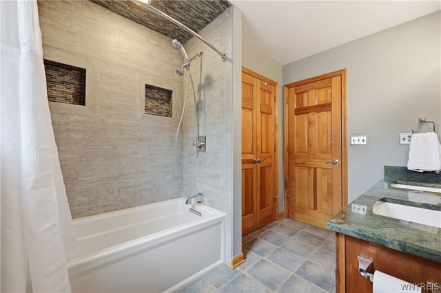 6275 Gott Creek, Clarence, NY 14051