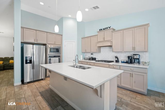 9909 Evansburg, Bakersfield, CA 93311