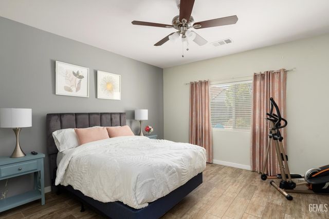 9909 Evansburg, Bakersfield, CA 93311
