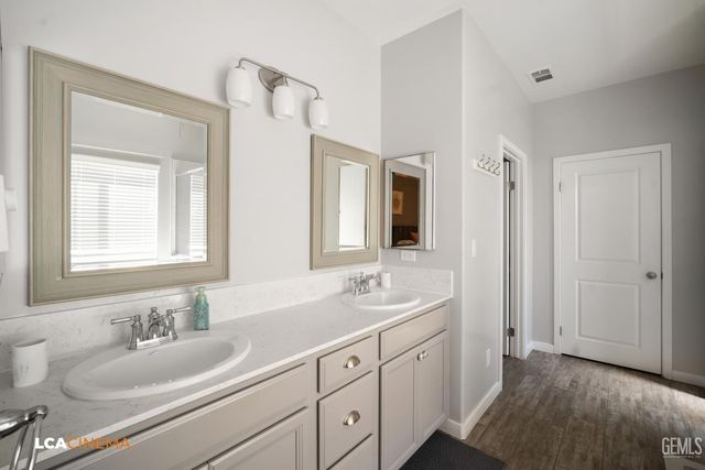 9909 Evansburg, Bakersfield, CA 93311
