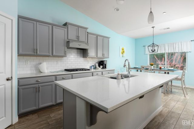 9909 Evansburg, Bakersfield, CA 93311