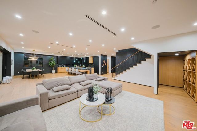 5141 Varna Avenue, Sherman Oaks, CA 91423