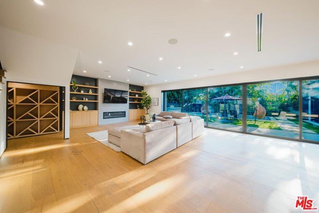 5141 Varna Avenue, Sherman Oaks, CA 91423