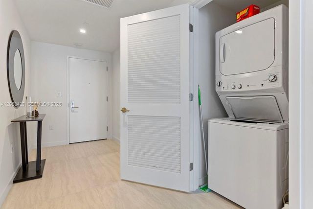 77 SE 5th Street 3902, Miami, FL 33131