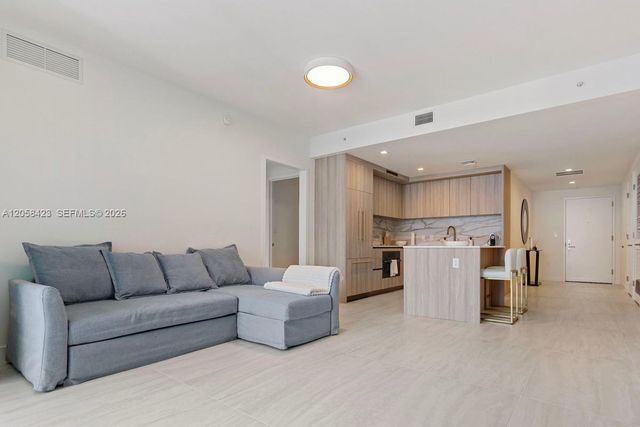 77 SE 5th Street 3902, Miami, FL 33131