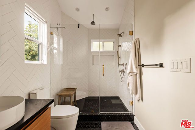 13521 Magnolia Boulevard, Sherman Oaks, CA 91423