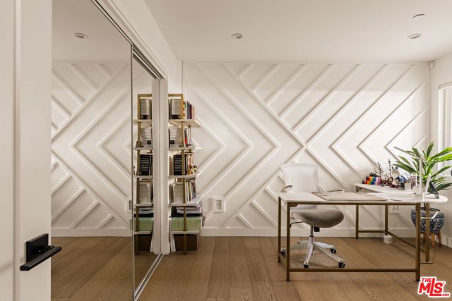 13521 Magnolia Boulevard, Sherman Oaks, CA 91423