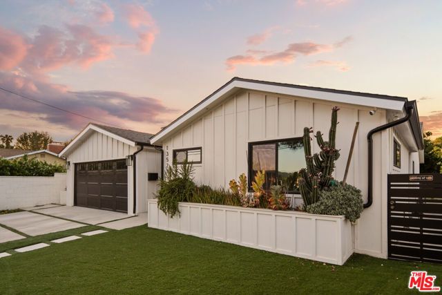 13521 Magnolia Boulevard, Sherman Oaks, CA 91423