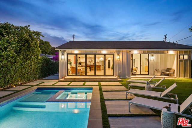 13521 Magnolia Boulevard, Sherman Oaks, CA 91423