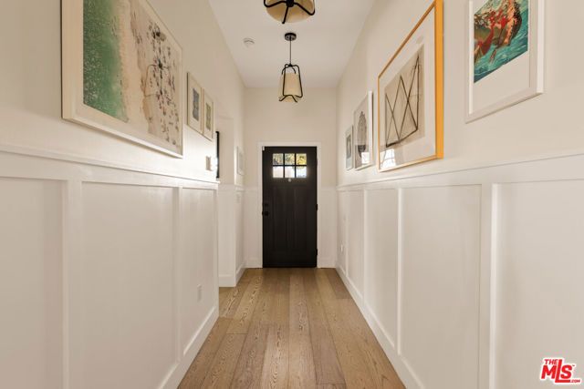 13521 Magnolia Boulevard, Sherman Oaks, CA 91423