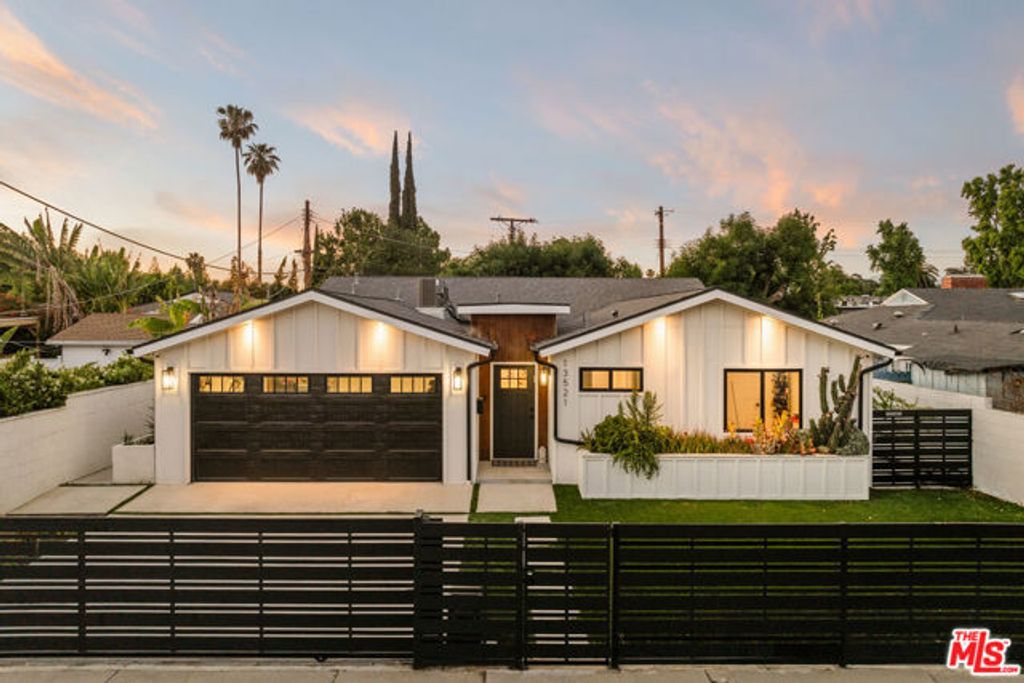 13521 Magnolia Boulevard, Sherman Oaks, CA 91423