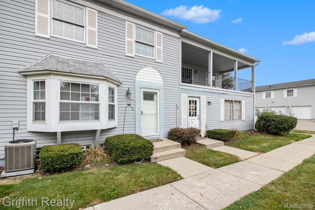 229 Lake Village Drive, Walled Lake, MI 48390