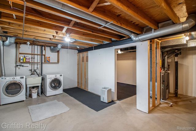 229 Lake Village Drive, Walled Lake, MI 48390