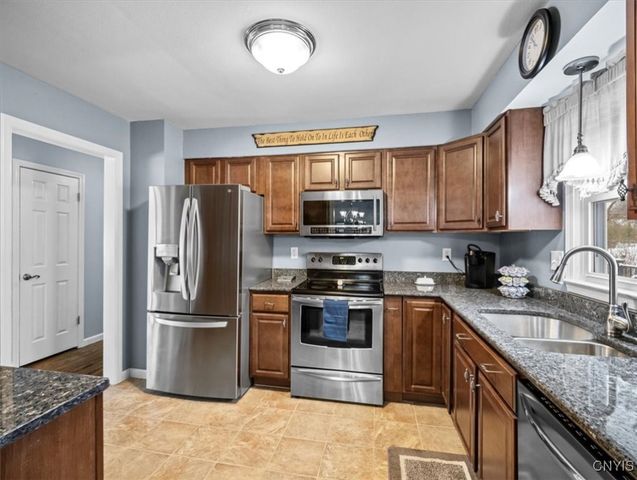 607 Birchwood Drive, Oneida, NY 13421