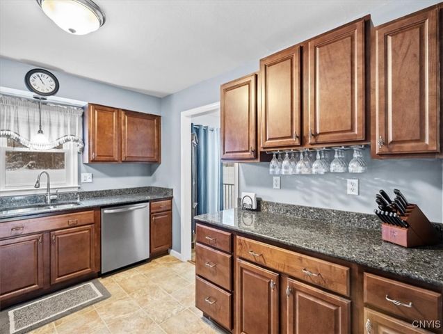 607 Birchwood Drive, Oneida, NY 13421