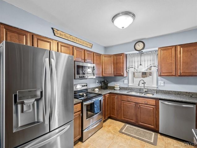 607 Birchwood Drive, Oneida, NY 13421