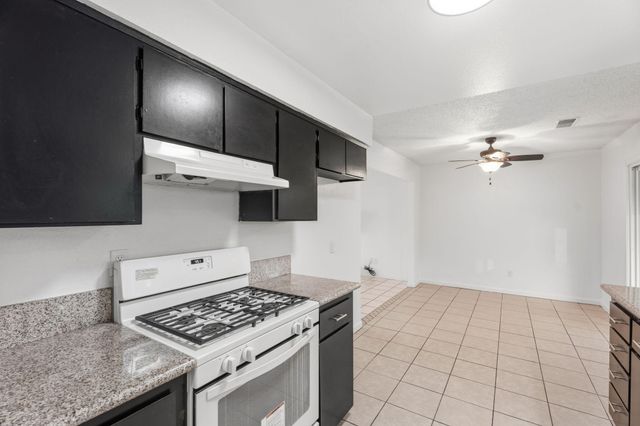 237 E Modoc Avenue, Visalia, CA 93291