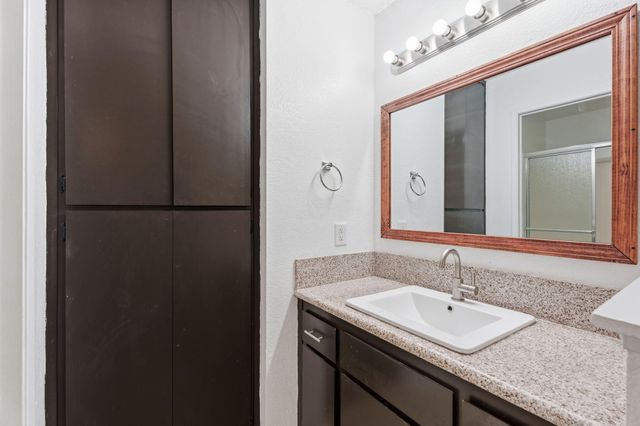 237 E Modoc Avenue, Visalia, CA 93291