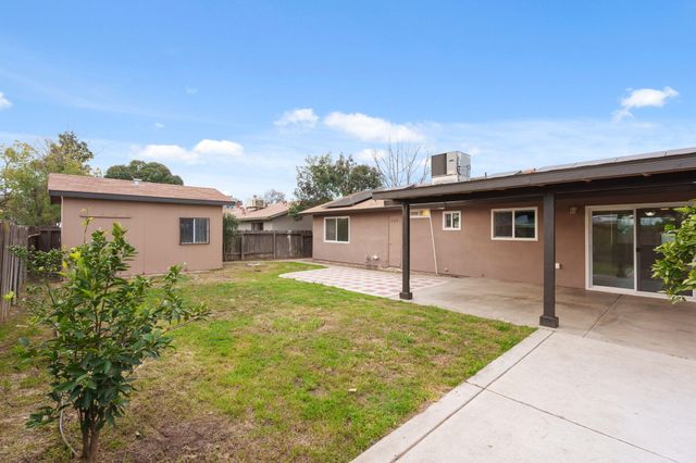 237 E Modoc Avenue, Visalia, CA 93291