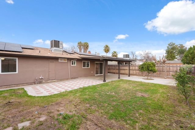 237 E Modoc Avenue, Visalia, CA 93291