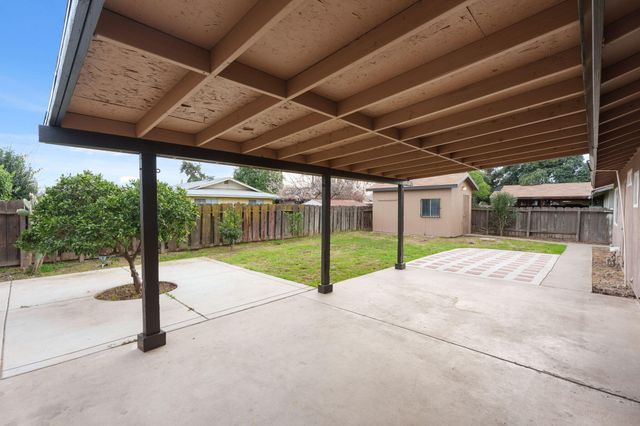 237 E Modoc Avenue, Visalia, CA 93291