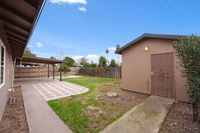 237 E Modoc Avenue, Visalia, CA 93291