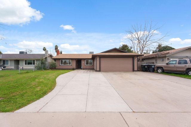 237 E Modoc Avenue, Visalia, CA 93291