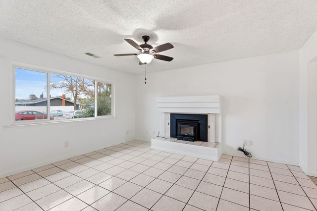 237 E Modoc Avenue, Visalia, CA 93291