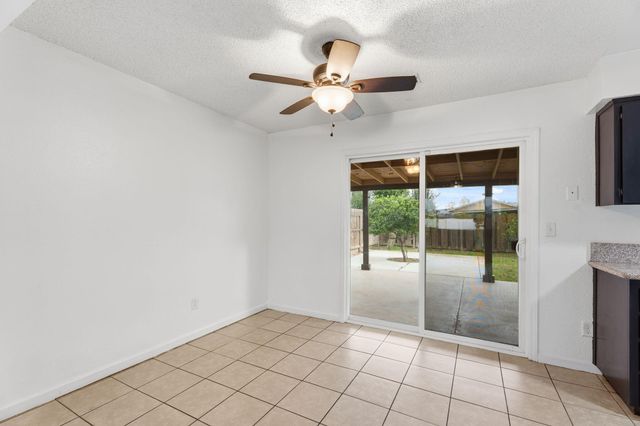 237 E Modoc Avenue, Visalia, CA 93291