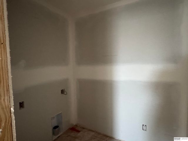 7716 N 116th Avenue, Omaha, NE 68142