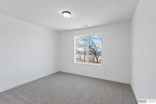 7716 N 116th Avenue, Omaha, NE 68142