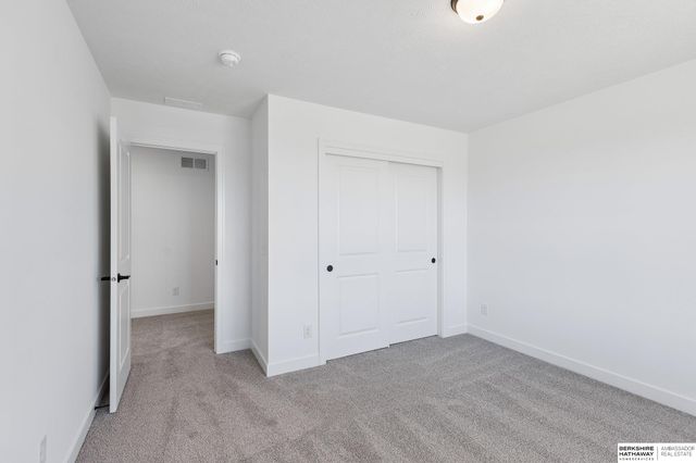 7716 N 116th Avenue, Omaha, NE 68142