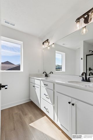 7716 N 116th Avenue, Omaha, NE 68142