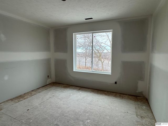 7716 N 116th Avenue, Omaha, NE 68142