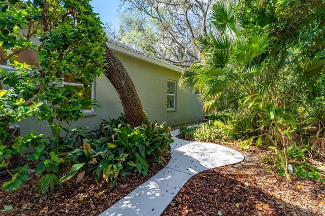 5703 EAGLEPOINT PLACE, Lithia, FL 33547