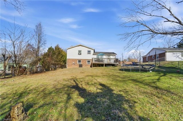 1682 Village Place, Winston-salem, NC 27127