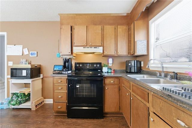 1682 Village Place, Winston-salem, NC 27127