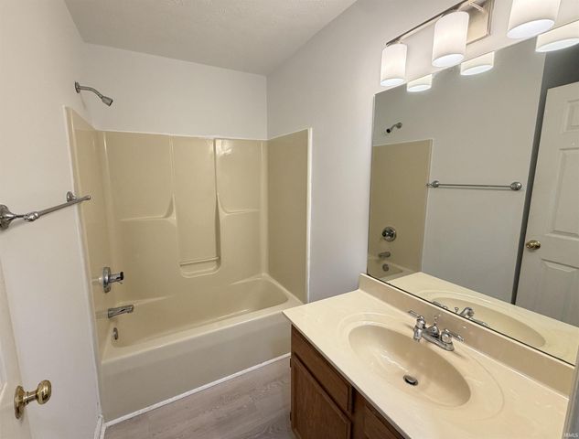 771 E Sherwood Hills Dr, Bloomington, IN 47401