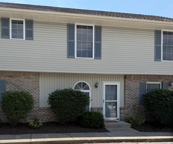 771 E Sherwood Hills Dr, Bloomington, IN 47401