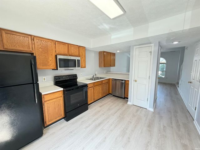 771 E Sherwood Hills Dr, Bloomington, IN 47401