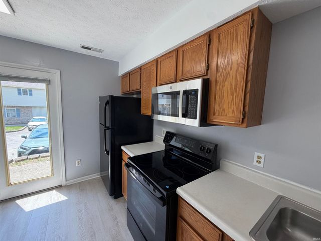 771 E Sherwood Hills Dr, Bloomington, IN 47401
