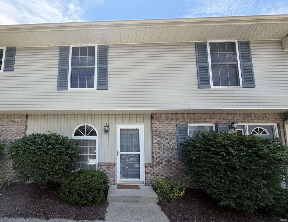 771 E Sherwood Hills Dr, Bloomington, IN 47401