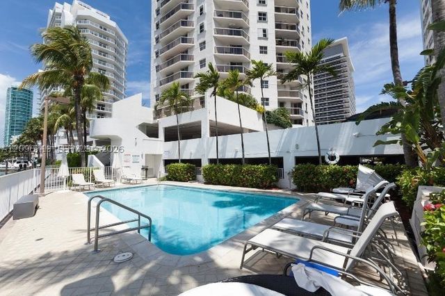 5880 Collins Ave 1105, Miami Beach, FL 33140