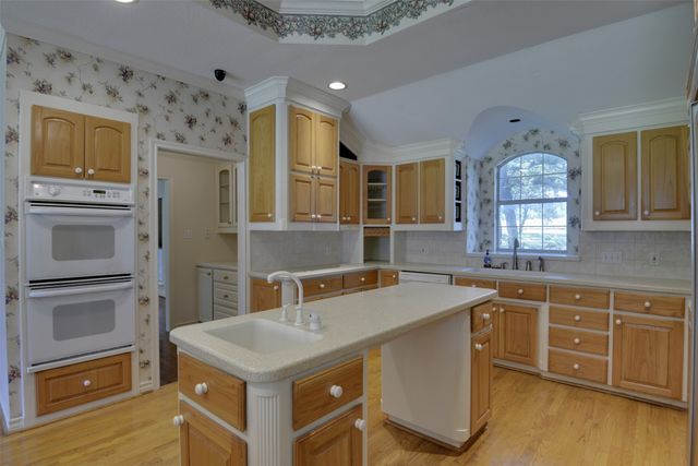 2215 California Lane, Arlington, TX 76015