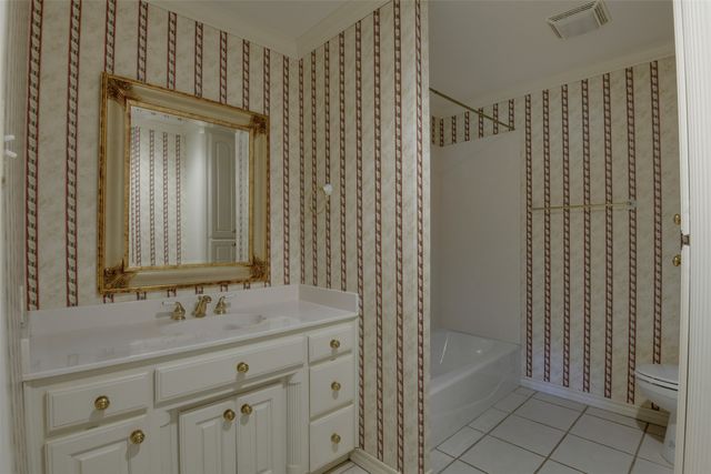 2215 California Lane, Arlington, TX 76015