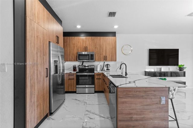 10467 W 34th Ct, Hialeah, FL 33018