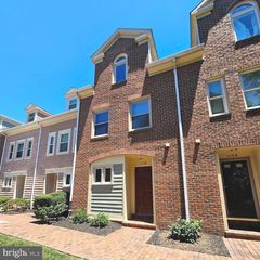 1119-B STUART ST, Arlington, VA 22201